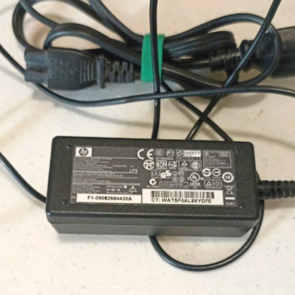 💻🔌HP laptop charger requiring 19V and 1.58A (~30W) Barely used